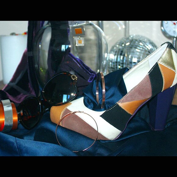 Chic Large Copper Hoop Earrings - Picture 3 of 4